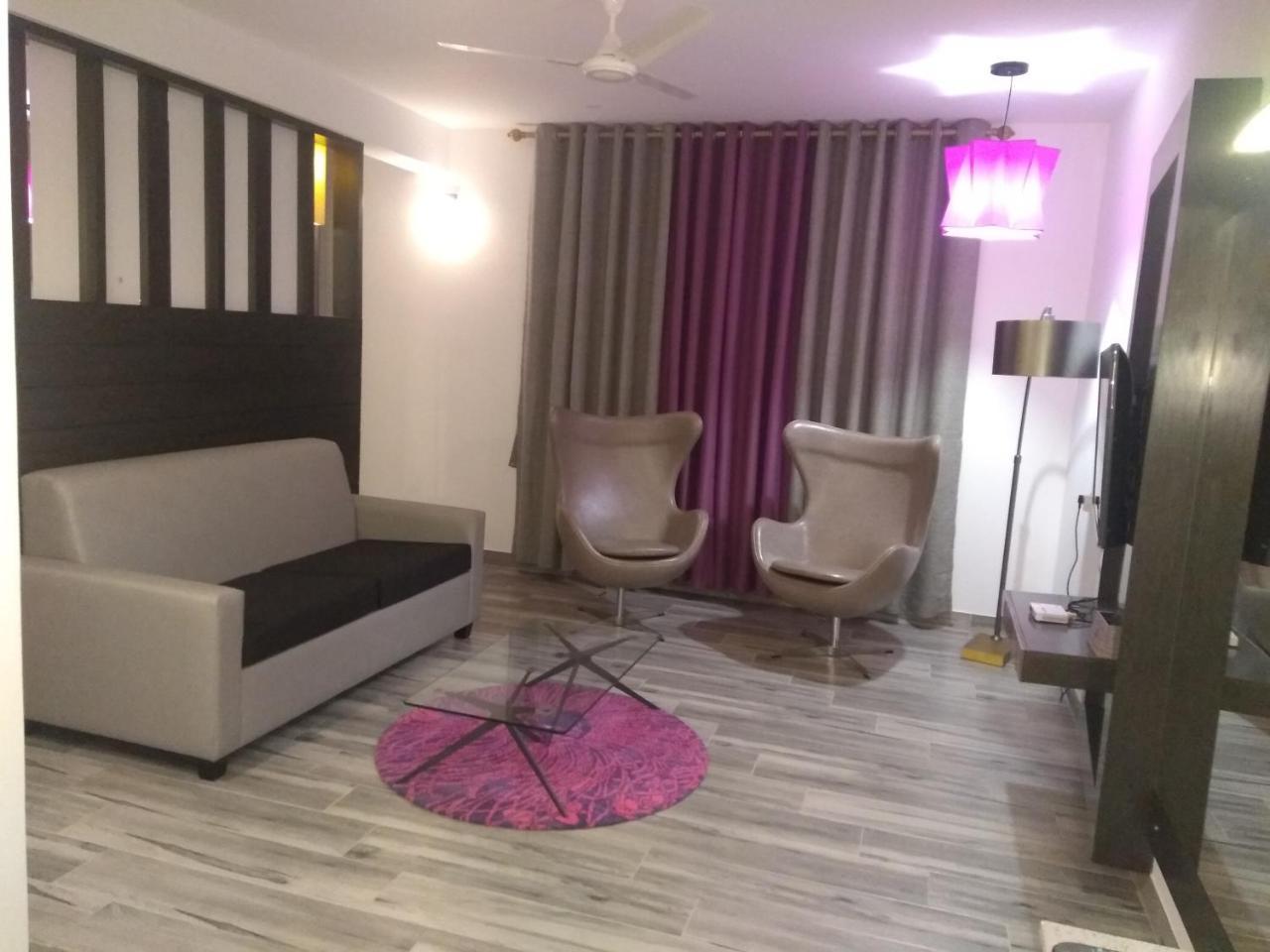 Hotel Visakka Palani Extérieur photo