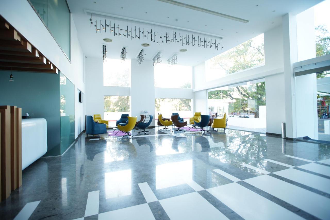 Hotel Visakka Palani Extérieur photo